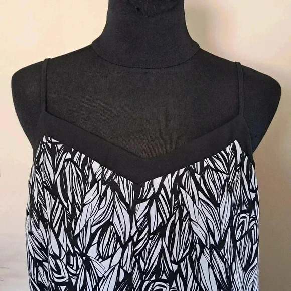 ❤️ Black and  White Dynamite Sleeveless Top - Picture 5 of 13